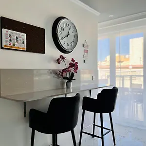 Apartment By Promenade And Beach, Sliema